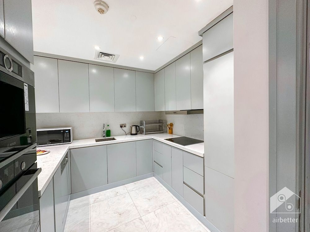 undefined Luxurious Apartment With Iconic Burj View 3