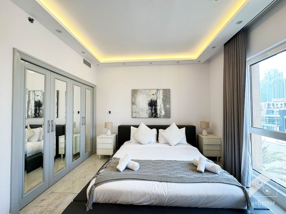 Luxurious Apartment With Iconic Burj View Apartment (2 Bedrooms) 4