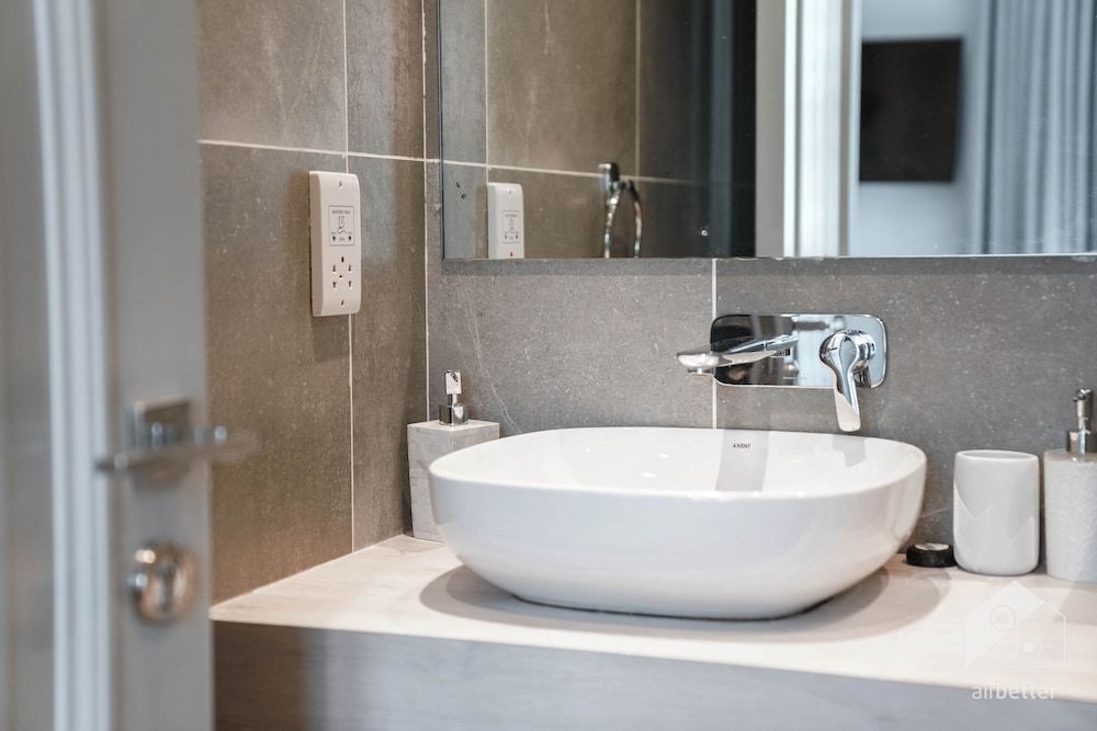 Luxurious Apartment With Iconic Burj View Apartment (2 Bedrooms) 14