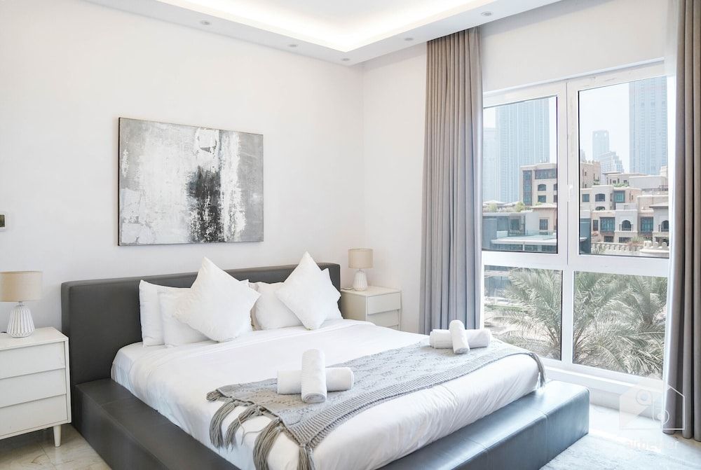 Luxurious Apartment With Iconic Burj View Apartment (2 Bedrooms) 2