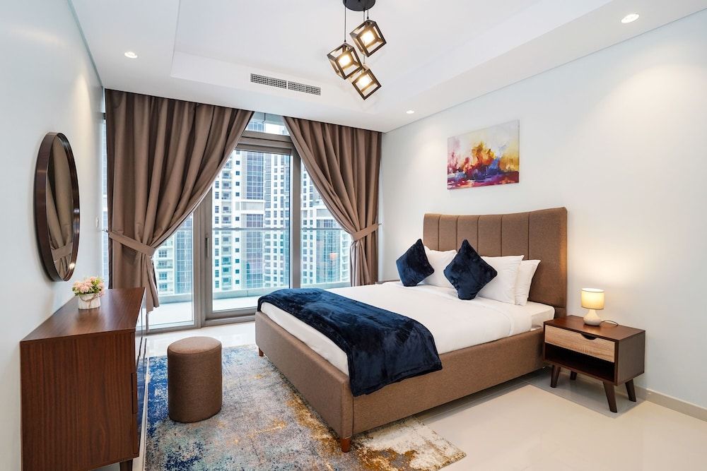 undefined Tanin - Chic Apt With Infinity Pool and Burj Khalifa View 7