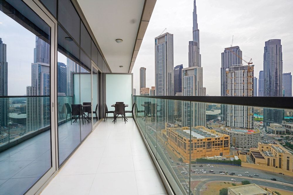 undefined Tanin - Chic Apt With Infinity Pool and Burj Khalifa View