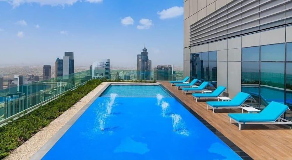undefined Tanin - Chic Apt With Infinity Pool and Burj Khalifa View 3