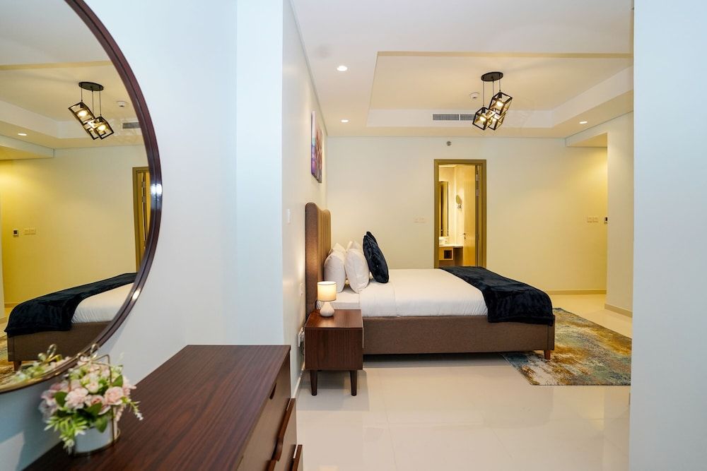 undefined Tanin - Chic Apt With Infinity Pool and Burj Khalifa View 9