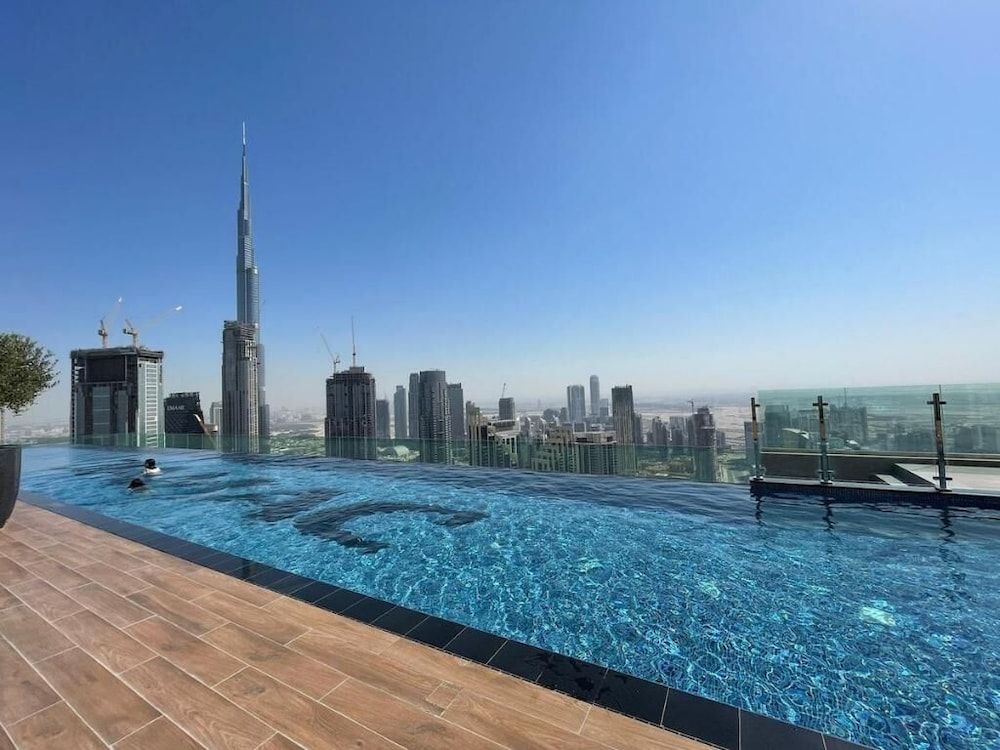 undefined Tanin - Chic Apt With Infinity Pool and Burj Khalifa View 2