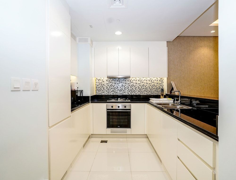 undefined Tanin - Chic Apt With Infinity Pool and Burj Khalifa View 10
