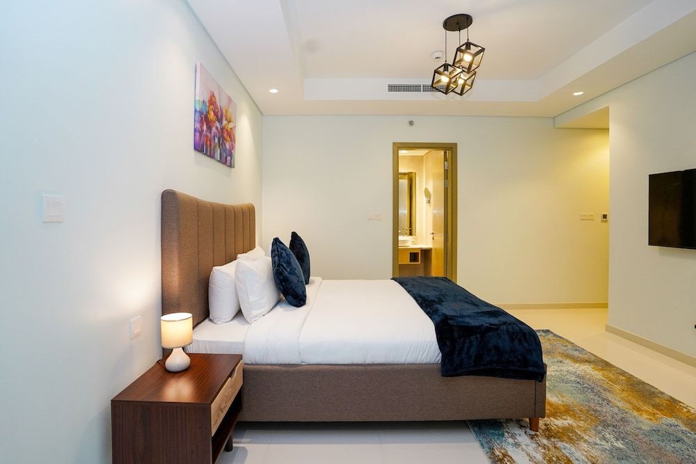undefined Tanin - Chic Apt With Infinity Pool and Burj Khalifa View 6