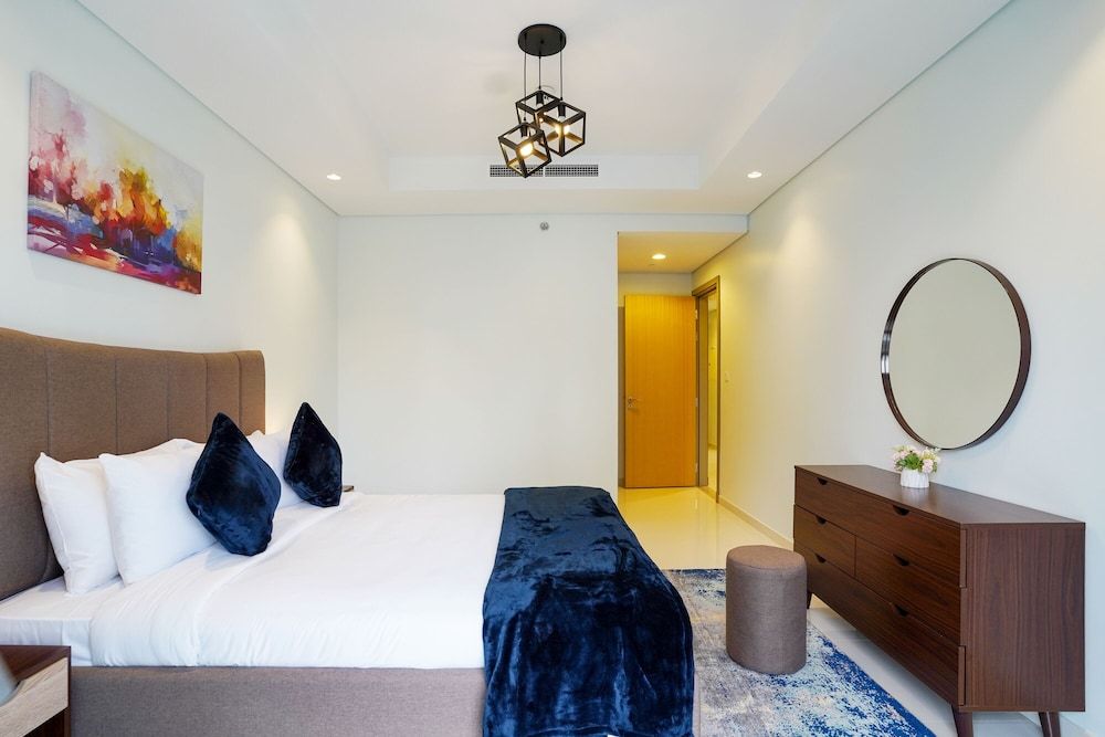 undefined Tanin - Chic Apt With Infinity Pool and Burj Khalifa View 8