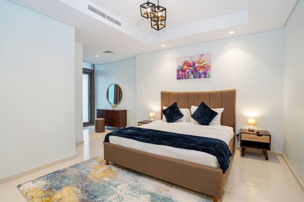 undefined Tanin - Chic Apt With Infinity Pool and Burj Khalifa View 4