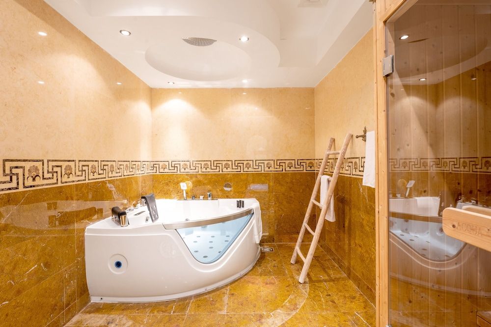 Luxury JBR Palace! - Sea View - Free Beach Resorts Access! Deluxe 3BR Apartment plus maids room 25