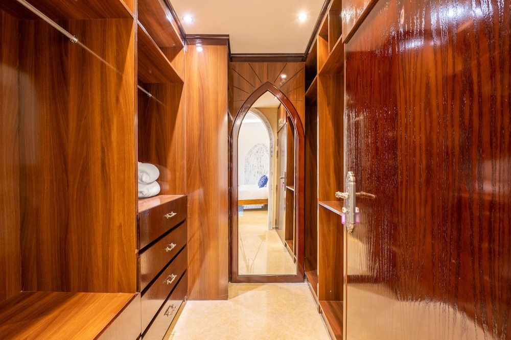 Luxury JBR Palace! - Sea View - Free Beach Resorts Access! Deluxe 3BR Apartment plus maids room 17