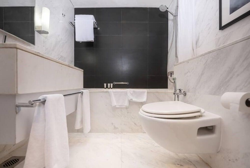 undefined Emaar Fashion Avenue – Formerly Address Dubai Mall Four Apple 10