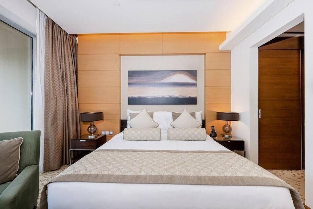 undefined Emaar Fashion Avenue – Formerly Address Dubai Mall Four Apple