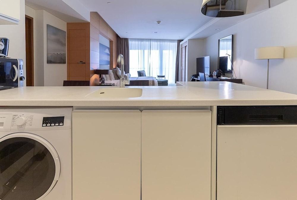 undefined Emaar Fashion Avenue – Formerly Address Dubai Mall Four Apple 8