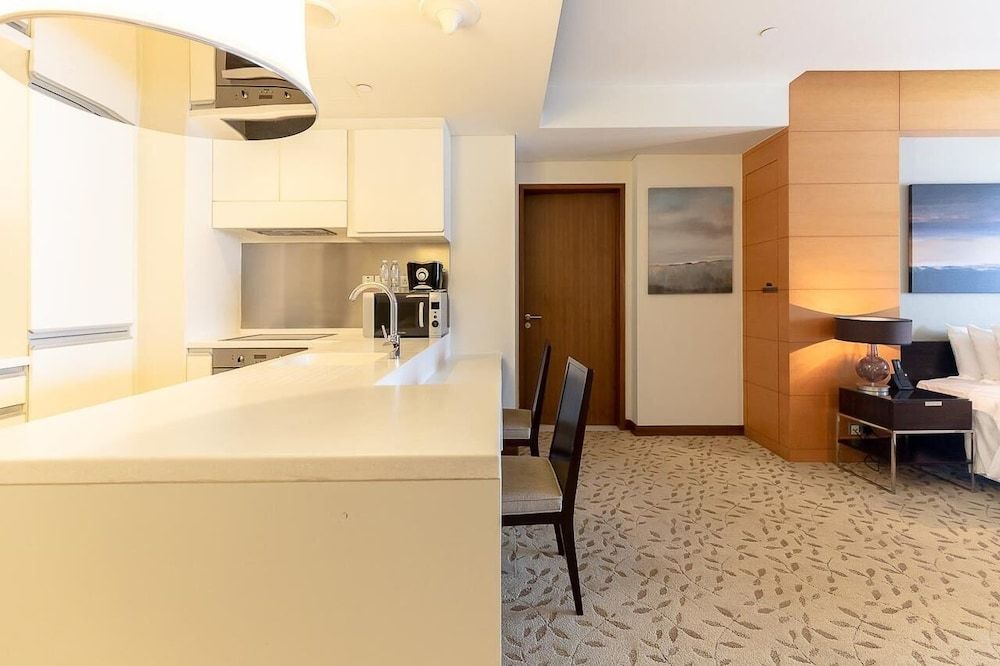 undefined Emaar Fashion Avenue – Formerly Address Dubai Mall Four Apple 7