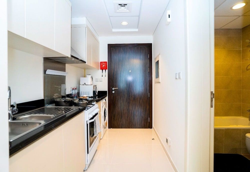 undefined Tanin - Stunning Dubai Skyline View From this Sleek Studio 4