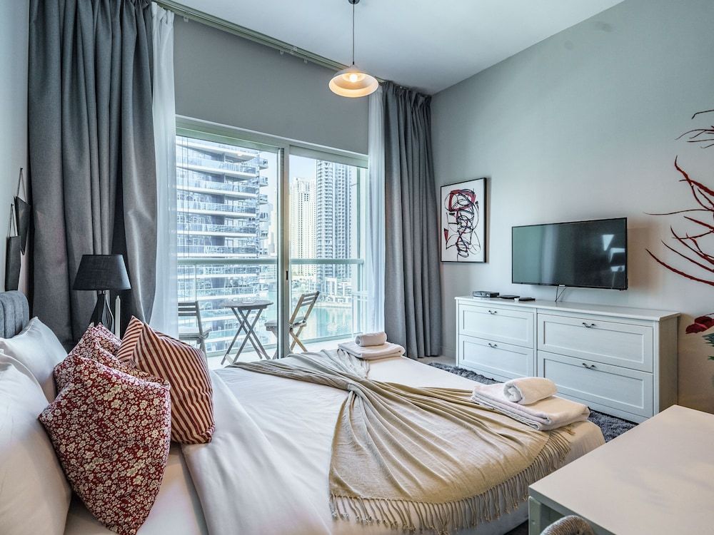 undefined Sweeping Marina View Studio Near the Metro Station 8