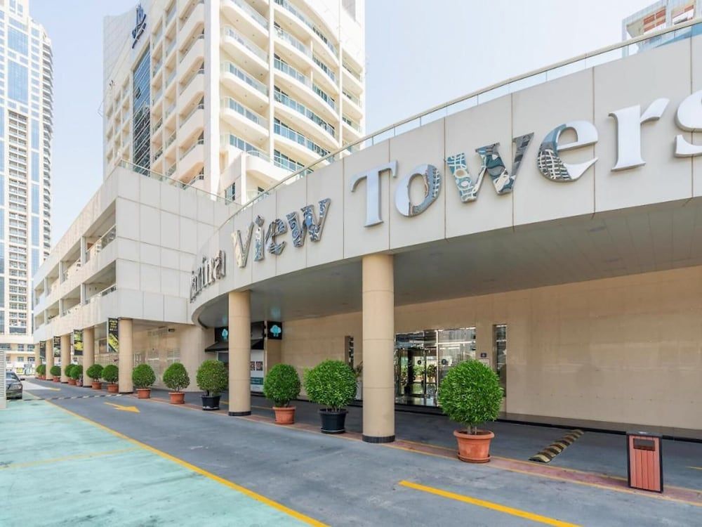 undefined Sweeping Marina View Studio Near the Metro Station 3