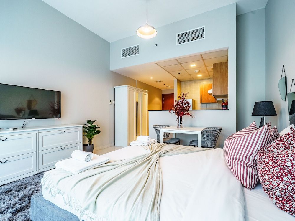 undefined Sweeping Marina View Studio Near the Metro Station 5