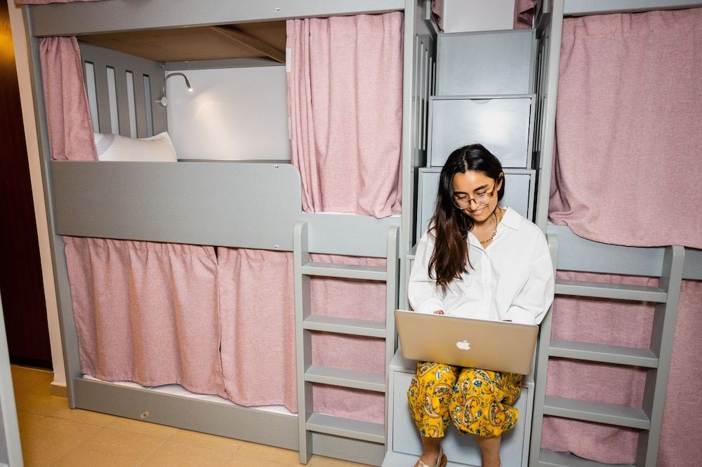 Sea Castle Backpackers Shared Dormitory, Women only, Ensuite, Marina View