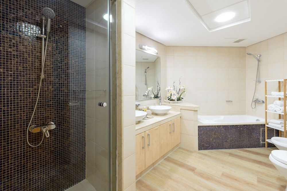 Shoreline Beachfront Luxury Palm Deluxe 2BR Apartment plus maids 11