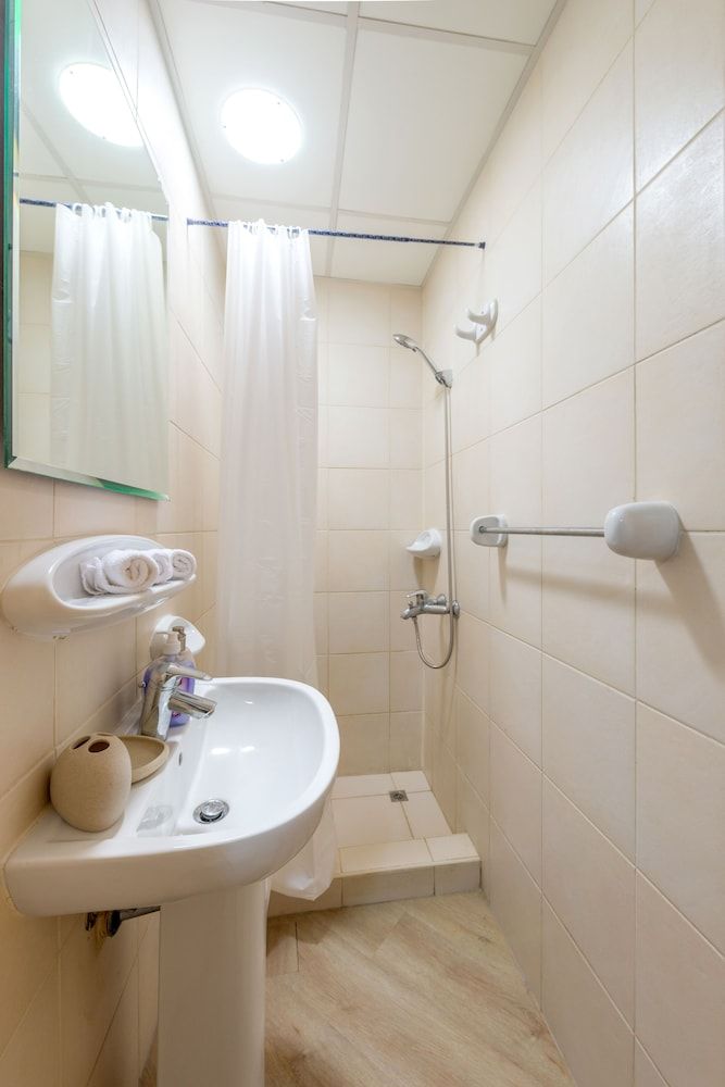 Shoreline Beachfront Luxury Palm Deluxe 2BR Apartment plus maids 15