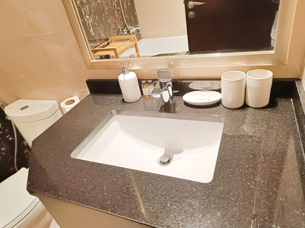 undefined Whitesage - Elegant Studio With Balcony Overlooking The Canal 8