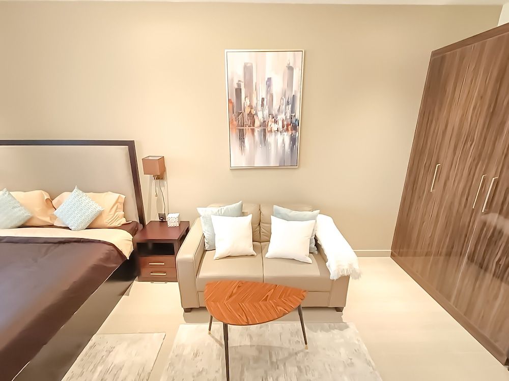 undefined Whitesage - Elegant Studio With Balcony Overlooking The Canal 3