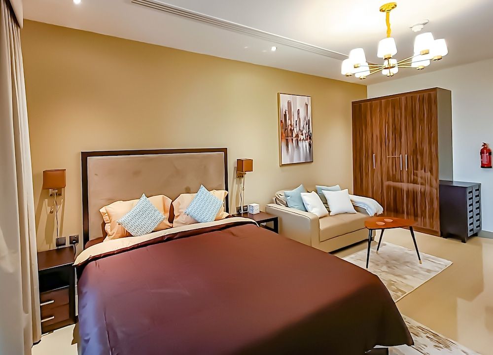 undefined Whitesage - Elegant Studio With Balcony Overlooking The Canal 2