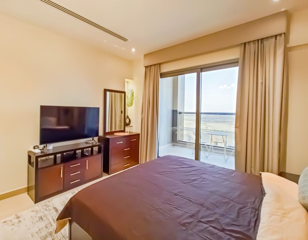 undefined Whitesage - Elegant Studio With Balcony Overlooking The Canal 4