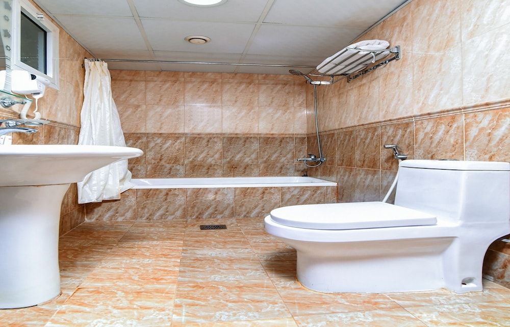 Oyo 492 Gulf Star Standard Double Room 6