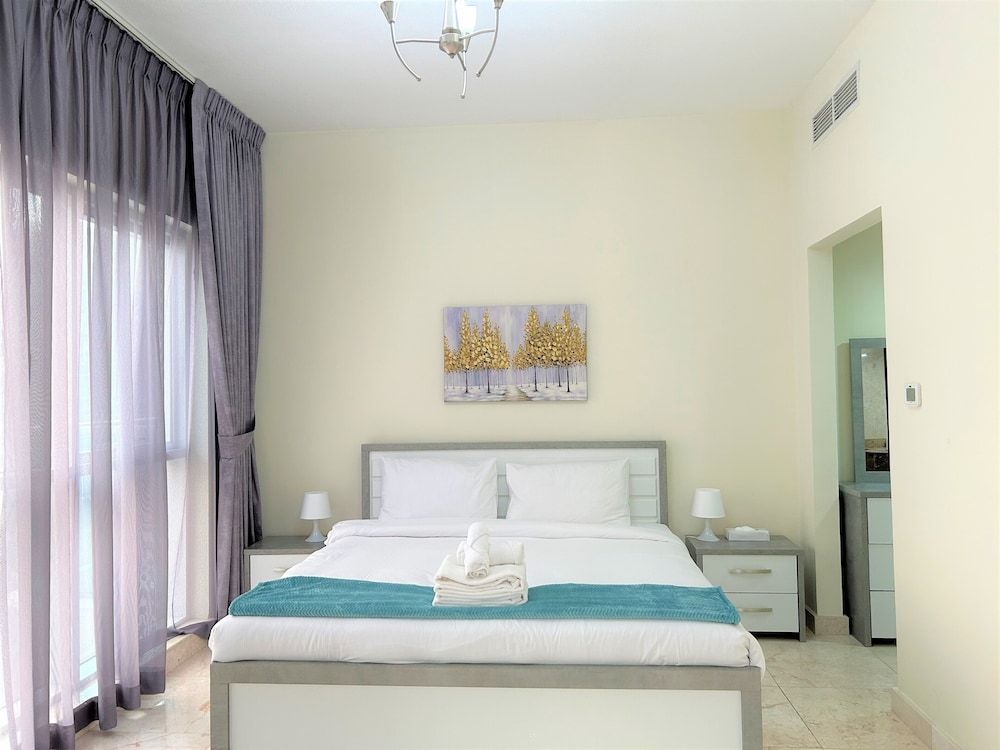 Incredible Living With Balcony in Business Bay Apartment (2 Bedrooms) 7