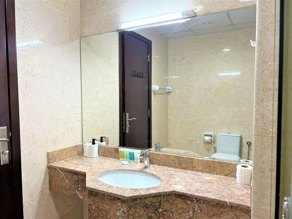 Incredible Living With Balcony in Business Bay Apartment (2 Bedrooms) 17