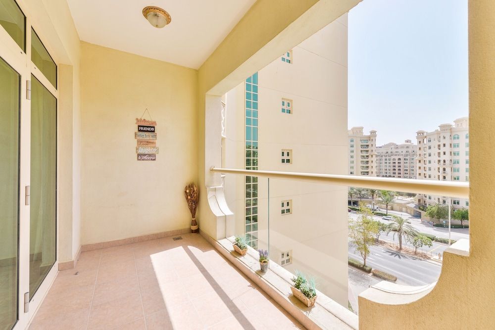 Shoreline - Luxury Palm Jumeirah Deluxe 2BR Apartment plus maids room 10