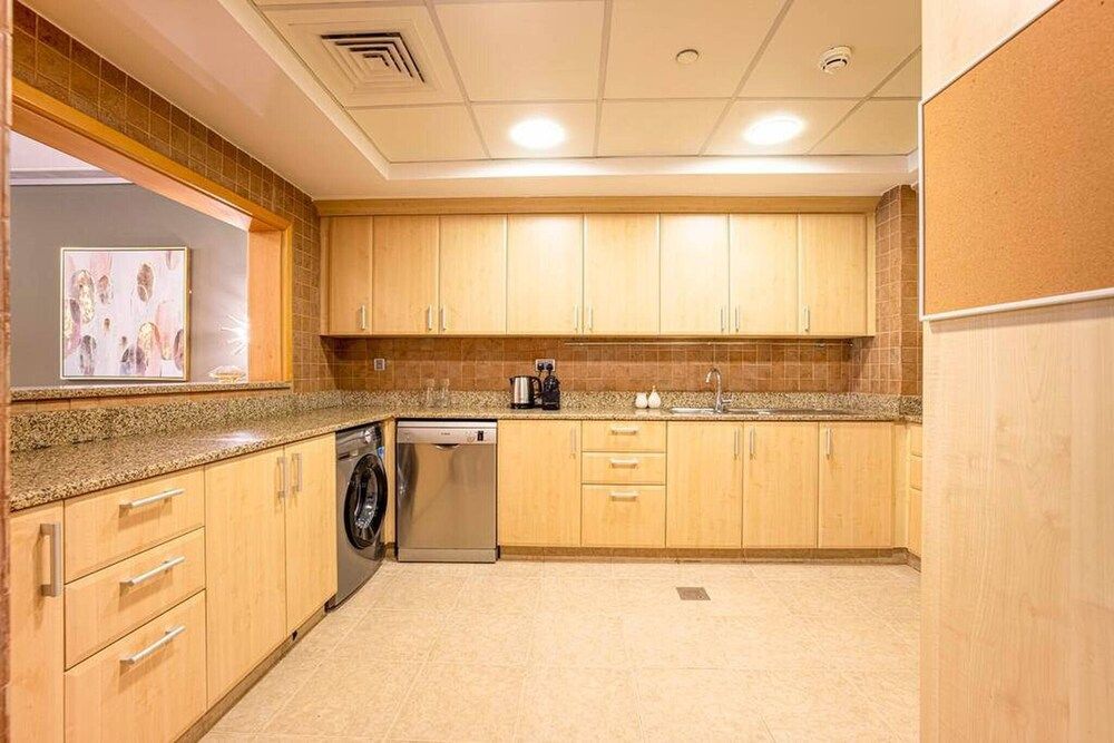 Spacious New Furnished 2br M Palm Jumeirah Apartment, 2 Bedrooms, Balcony, City View 8