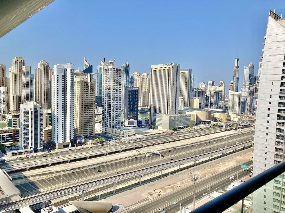 undefined Whitesage - Gorgeous Apartment With Incredible Cityscape View 2