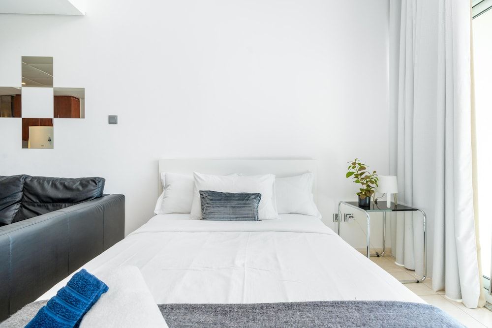 undefined Whitesage - Luxurious Studio in JLT With City Skyline View 5