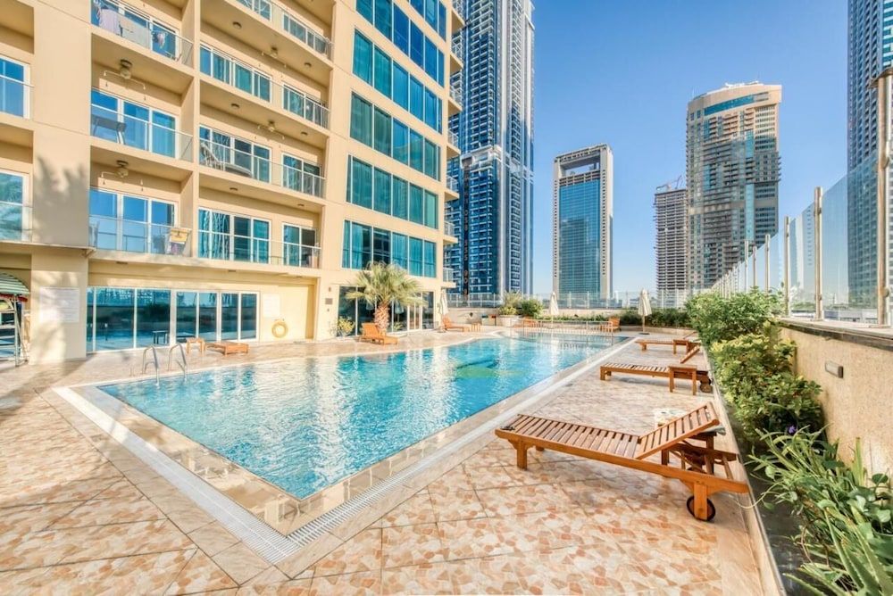 Whitesage - Luxurious Studio in JLT With City Skyline View