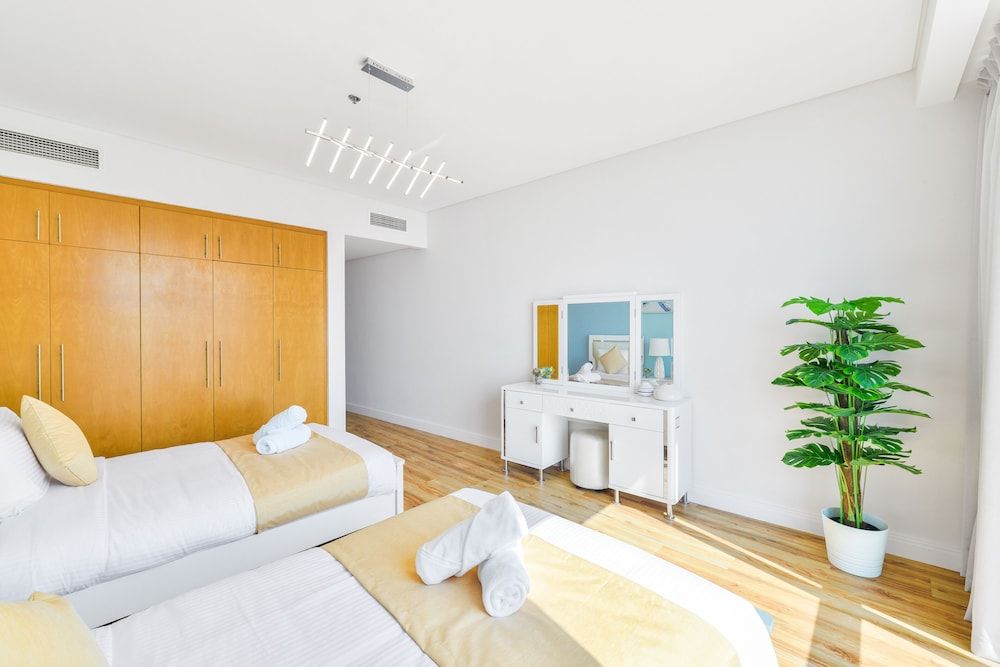 Luxury JBR - Al Fattan Full Sea View - Free Beach Resorts Access Deluxe 3BR Apartment plus maids room 4