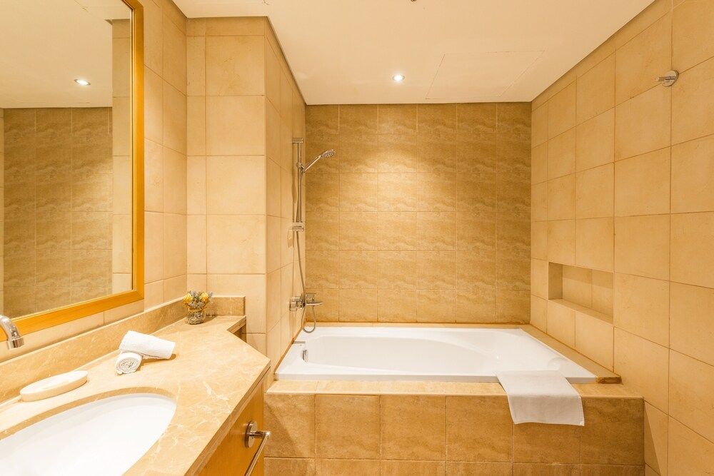 Luxury JBR - Al Fattan Full Sea View - Free Beach Resorts Access Deluxe 2BR Apartment plus maids room 16