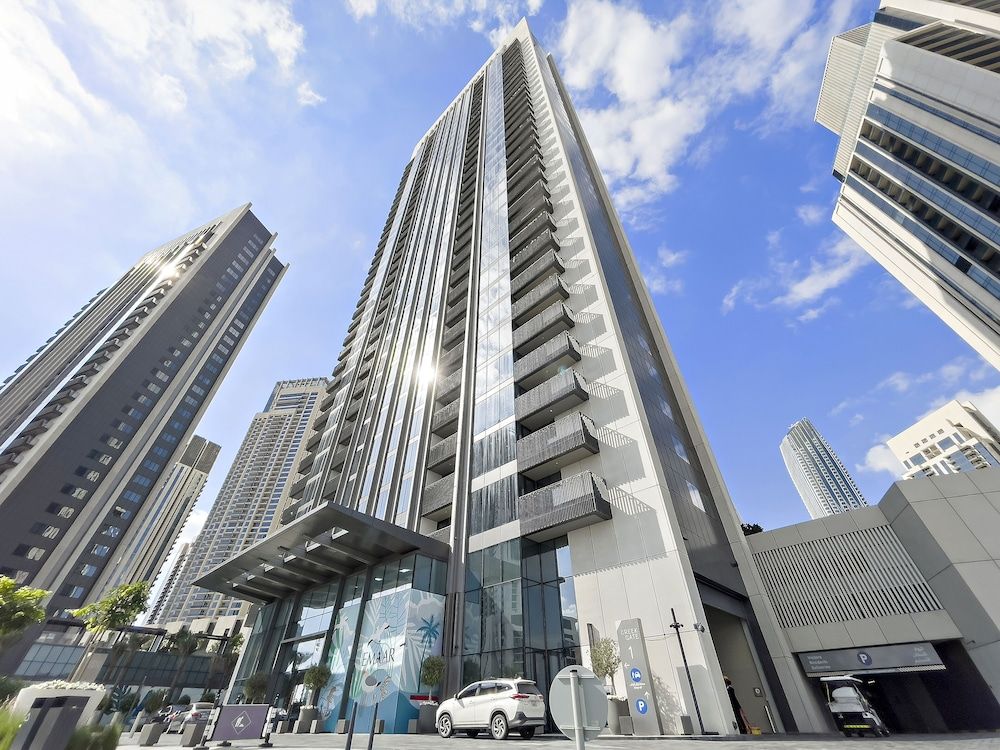 WelHome - Stylish Condo With Cityscape View in Creek Harbour