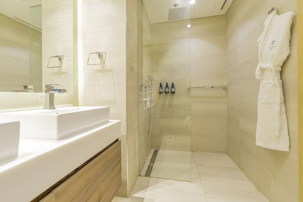 Monty - Charming Apartment with Canal View Near Dubai Mall