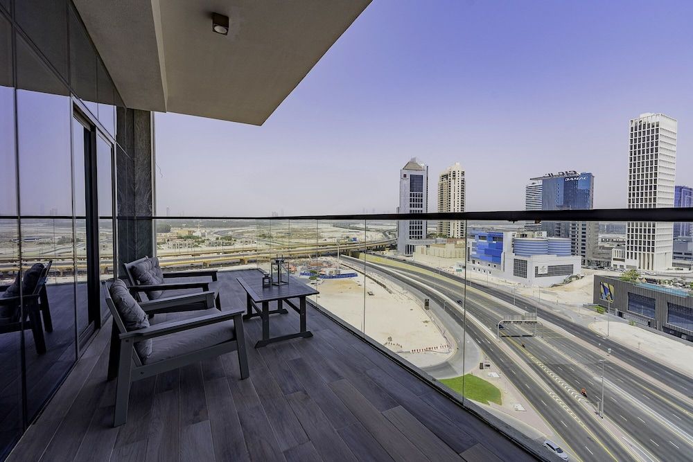 Monty - Charming Apartment with Canal View Near Dubai Mall