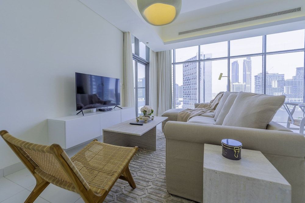 Monty - Charming Apartment with Canal View Near Dubai Mall