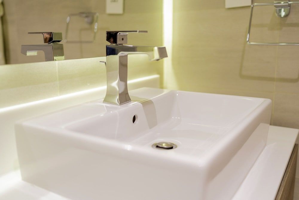 Monty - Charming Apartment with Canal View Near Dubai Mall