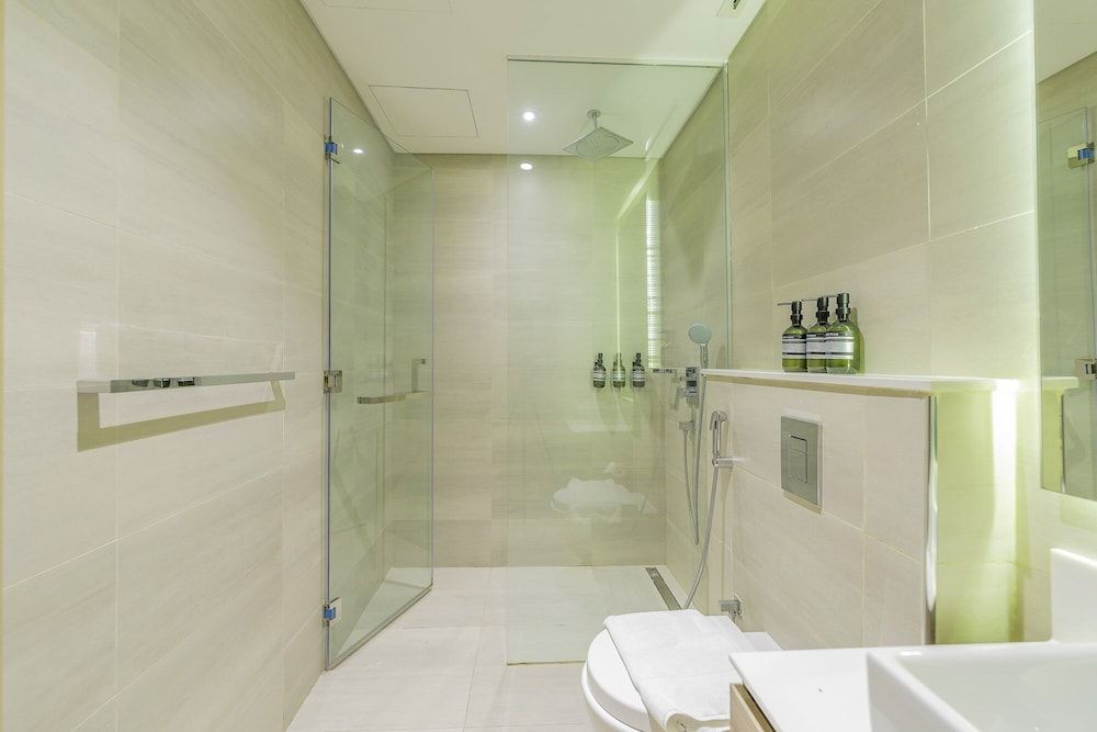 Monty - Charming Apartment with Canal View Near Dubai Mall