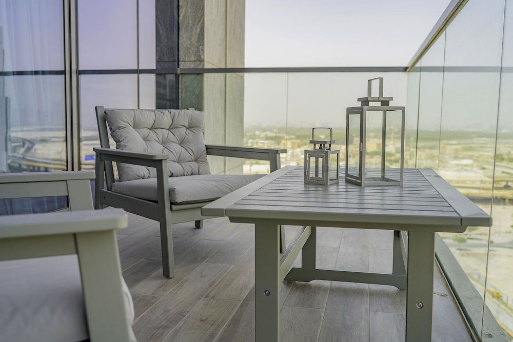 Monty - Charming Apartment with Canal View Near Dubai Mall