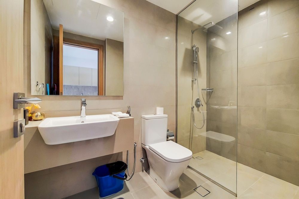 GreenFuture - High-Rise Sleek Studio With Panoramic City Views Design Studio 5