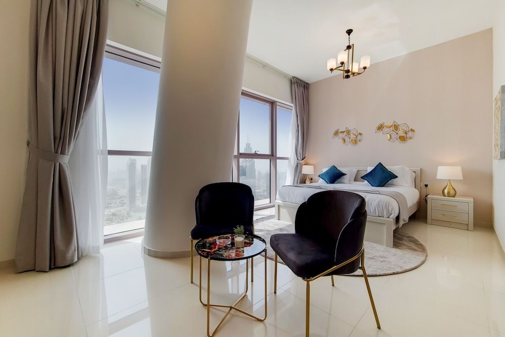 GreenFuture - High-Rise Sleek Studio With Panoramic City Views Design Studio 7