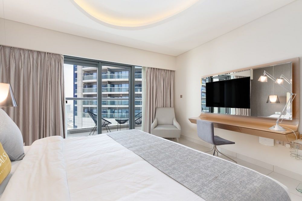 GLOBALSTAY. DAMAC Tower Paramount Elite Apartment, 1 Bedroom, Kitchen, Pool View 4